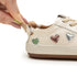 Love 4 All de Tip Toey Joey – zapatilla barefoot con corazones para primeros pasos – vista adicional 4