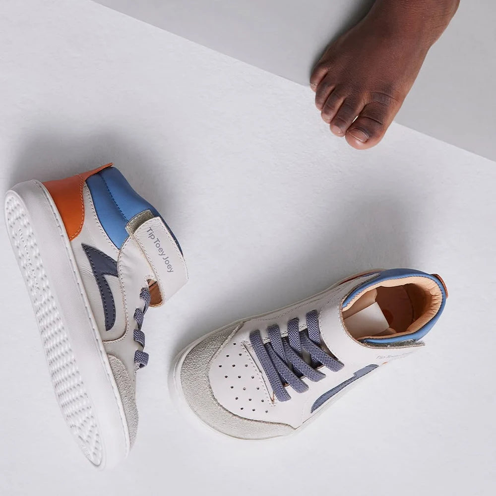 Landy High-top Tapioca de Tip Toey Joey – zapatilla barefoot para niños – imagen de campaña